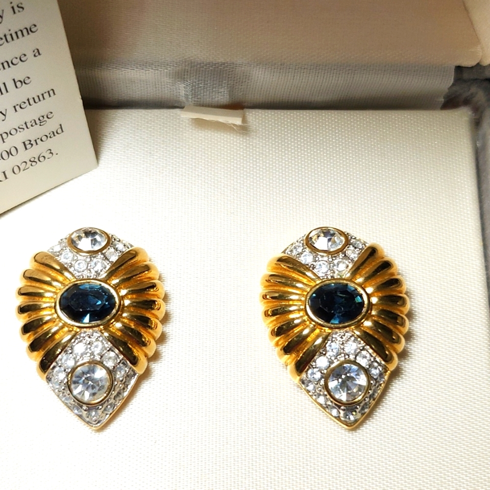 NIB Nolan Miller blue Venus earrings